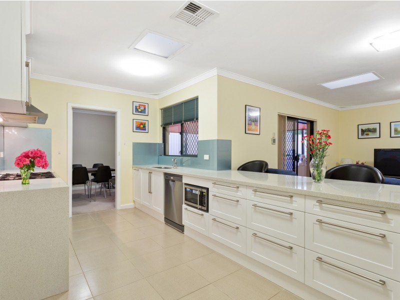 10 Shackleton Ave, Hillarys WA 6025