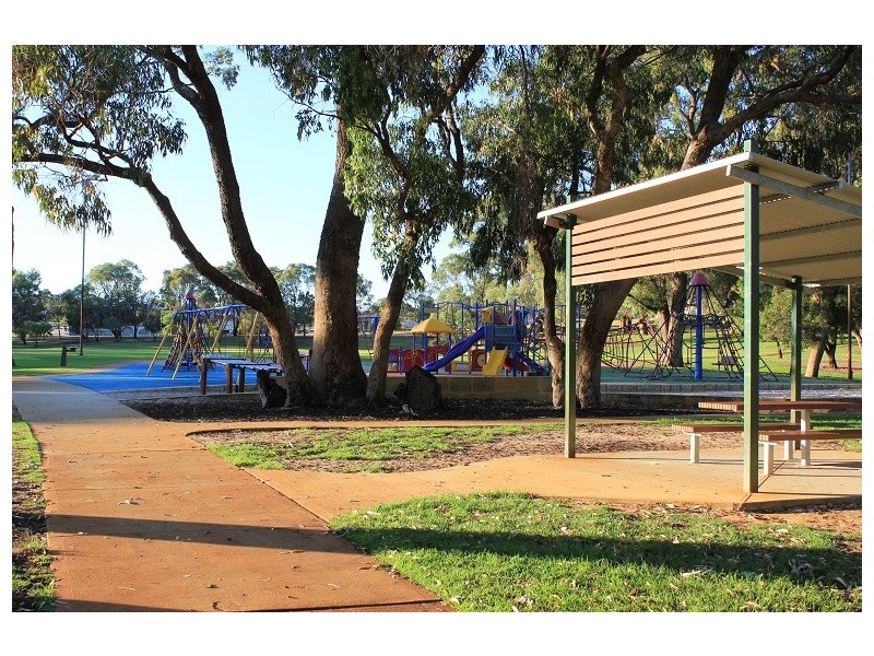 10 Shackleton Ave, Hillarys WA 6025