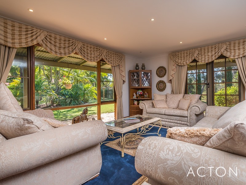 44 Rustic Gardens, Carramar WA 6031