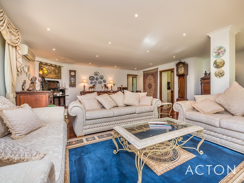 44 Rustic Gardens, Carramar WA 6031