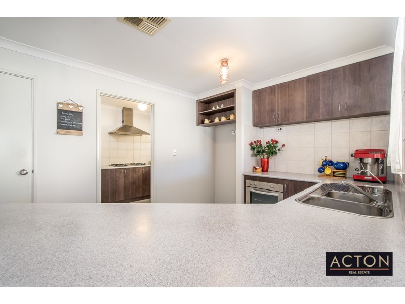 136 Golf Links Drive, Carramar WA 6031