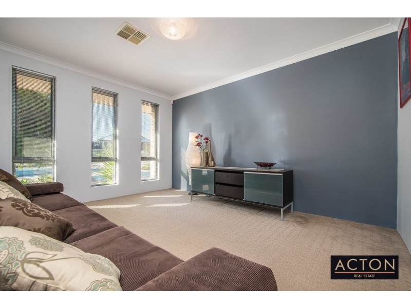 136 Golf Links Drive, Carramar WA 6031