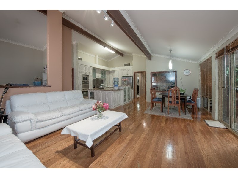 15 Cromford Way, Carine WA 6020