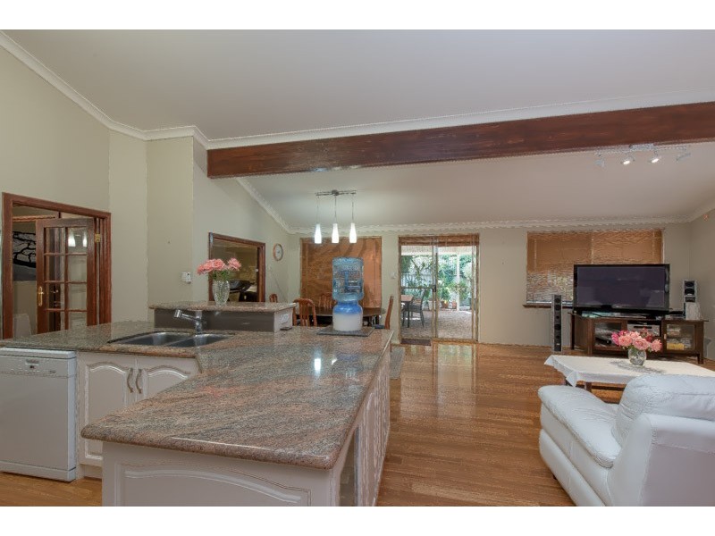 15 Cromford Way, Carine WA 6020