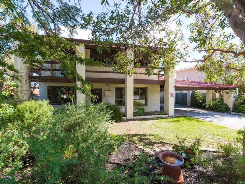 43 Unwin Avenue, Wembley Downs WA 6019