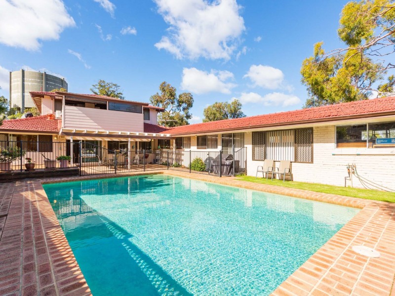 43 Unwin Avenue, Wembley Downs WA 6019