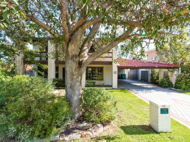 43 Unwin Avenue, Wembley Downs WA 6019