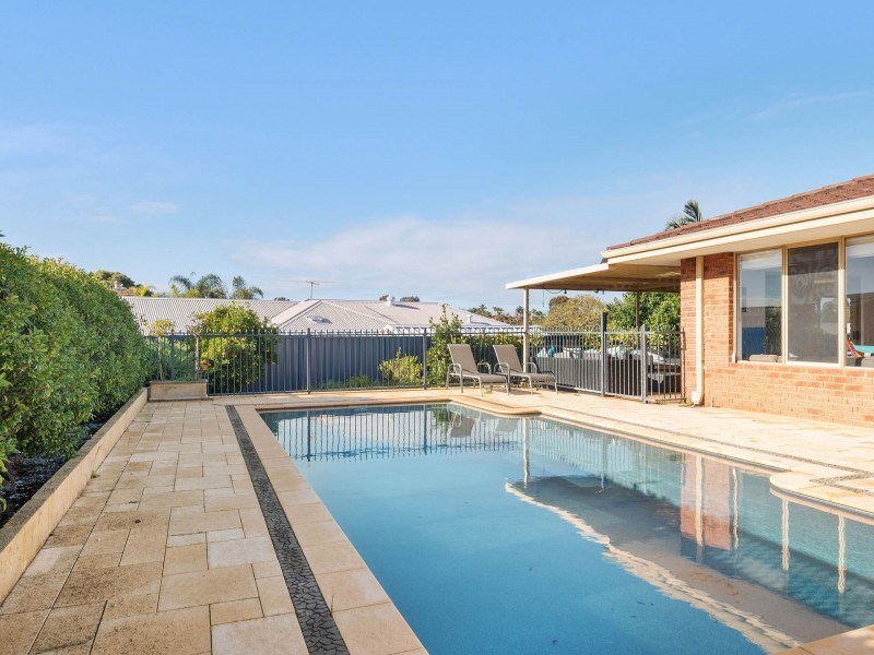 22 Westhaven Drive, Woodvale WA 6026