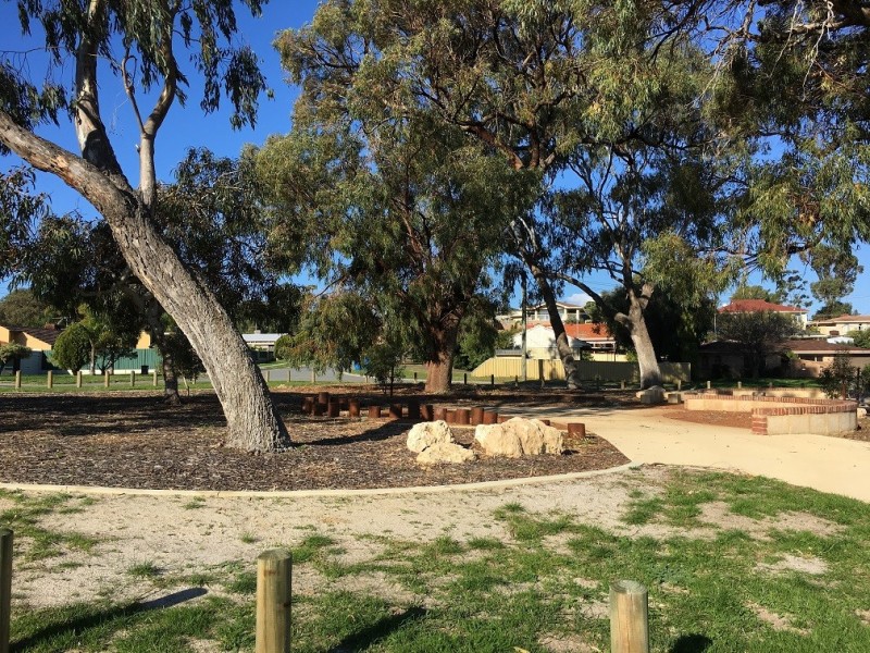 4 Nash Street, Hillarys WA 6025