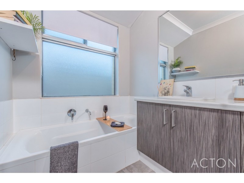 4 AMSTERDAM CRESCENT, Alkimos WA 6038