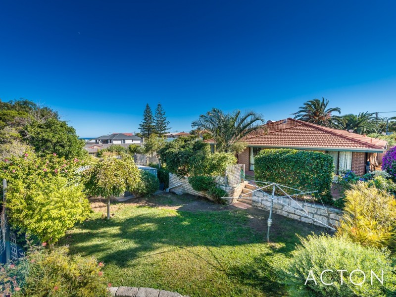 22 Mindarie Drive, Quinns Rocks WA 6030