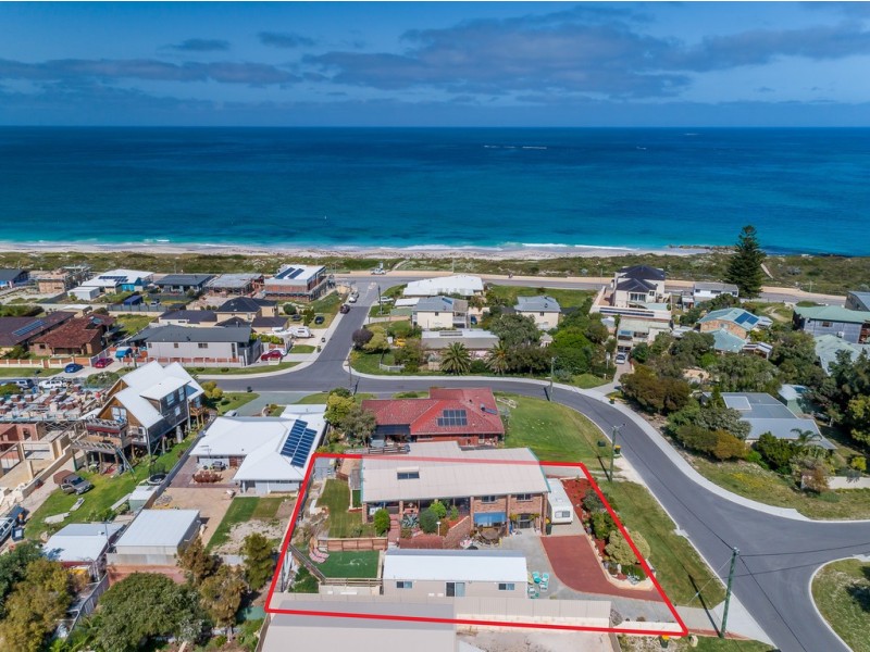 4 Beverley Crescent, Quinns Rocks WA 6030