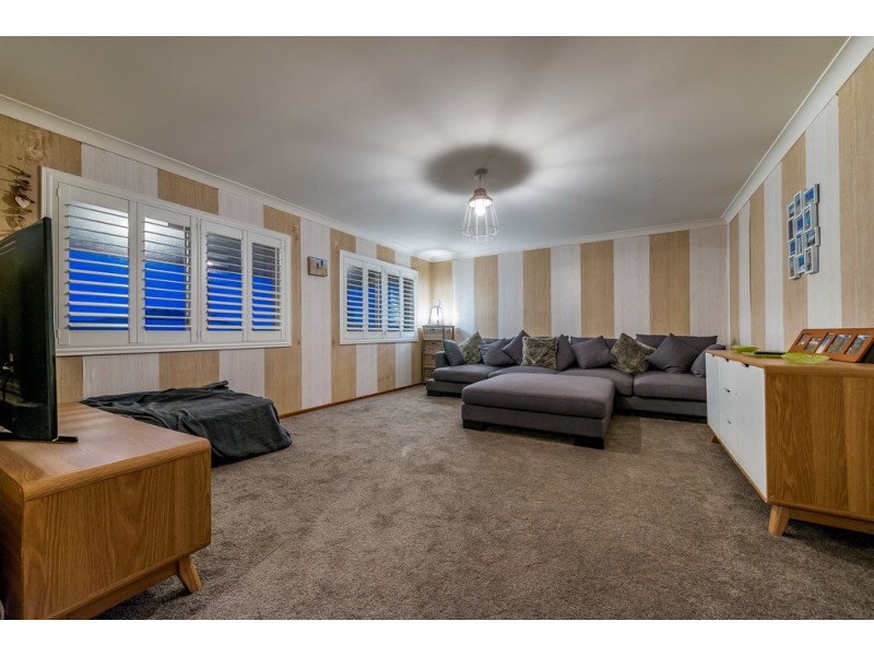 4 Beverley Crescent, Quinns Rocks WA 6030