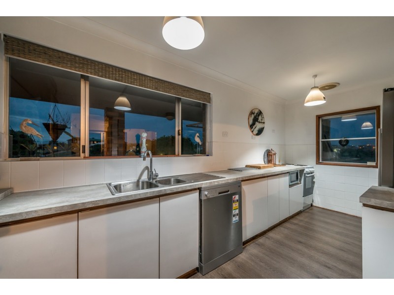 4 Beverley Crescent, Quinns Rocks WA 6030
