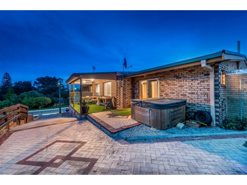 4 Beverley Crescent, Quinns Rocks WA 6030