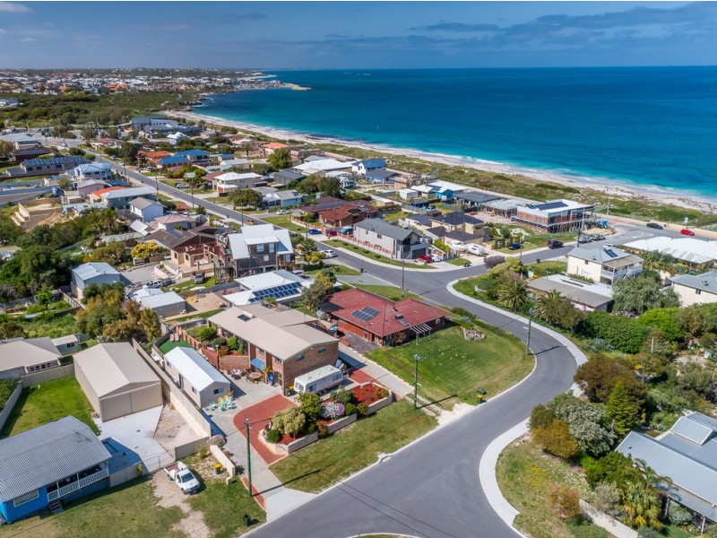 4 Beverley Crescent, Quinns Rocks WA 6030