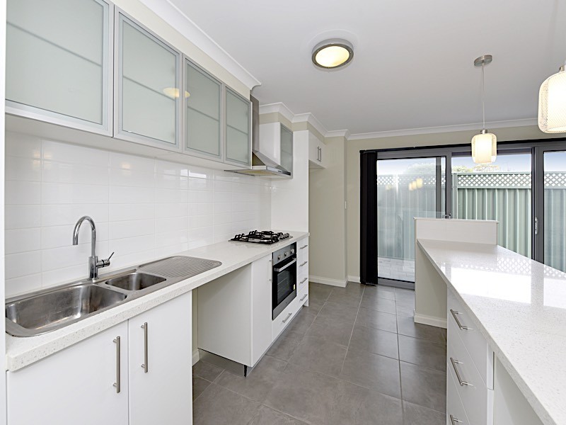 6/10 Pearl Road, Cloverdale WA 6105