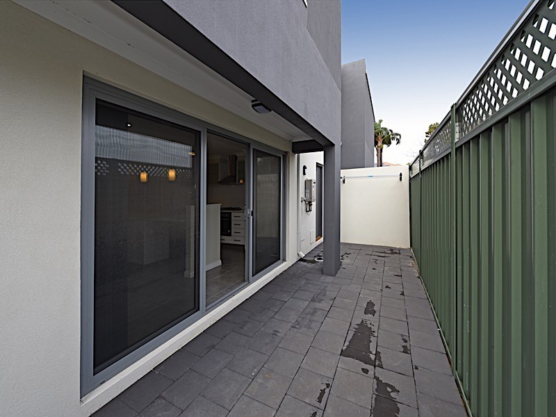 6/10 Pearl Road, Cloverdale WA 6105