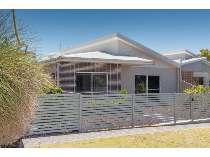 2/115 Vickers Street, Hamersley WA 6022