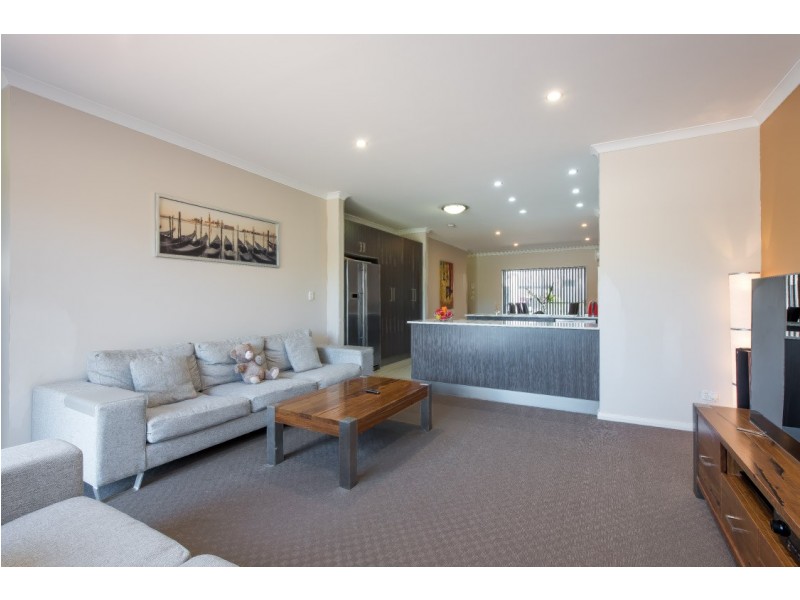 2/115 Vickers Street, Hamersley WA 6022