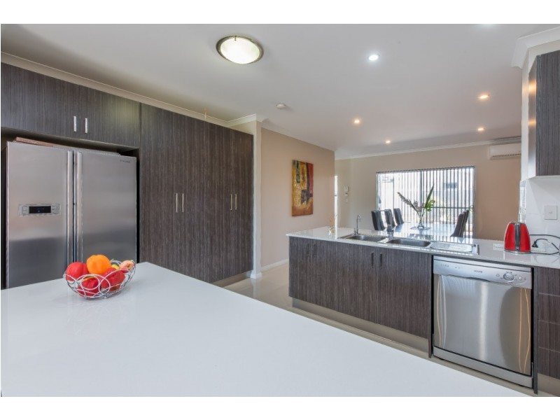 2/115 Vickers Street, Hamersley WA 6022