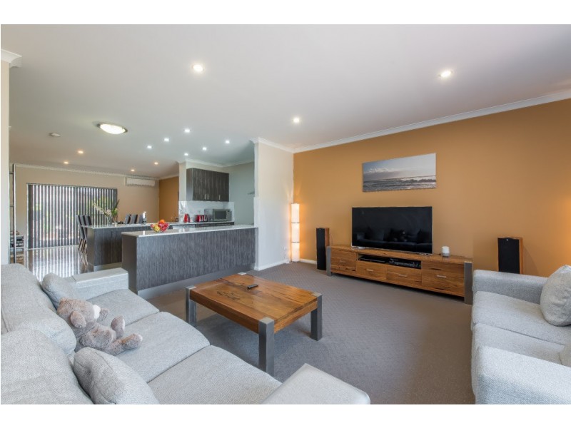 2/115 Vickers Street, Hamersley WA 6022