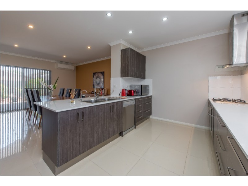 2/115 Vickers Street, Hamersley WA 6022