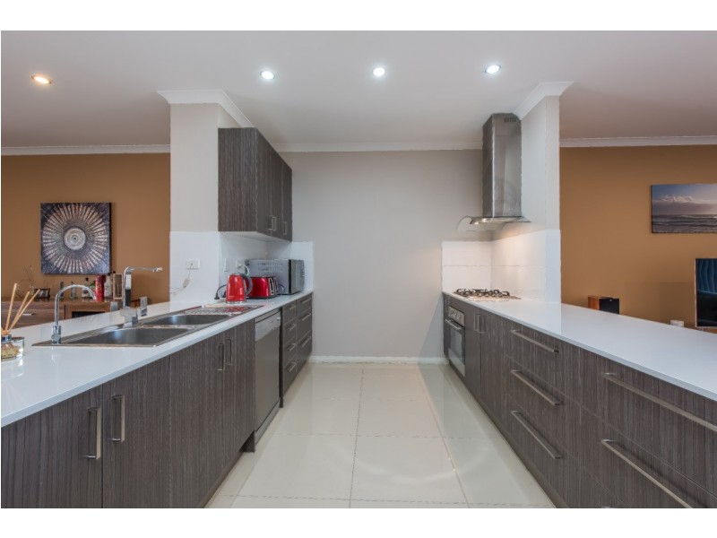 2/115 Vickers Street, Hamersley WA 6022