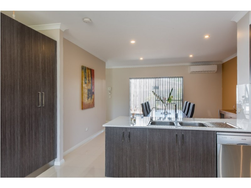 2/115 Vickers Street, Hamersley WA 6022