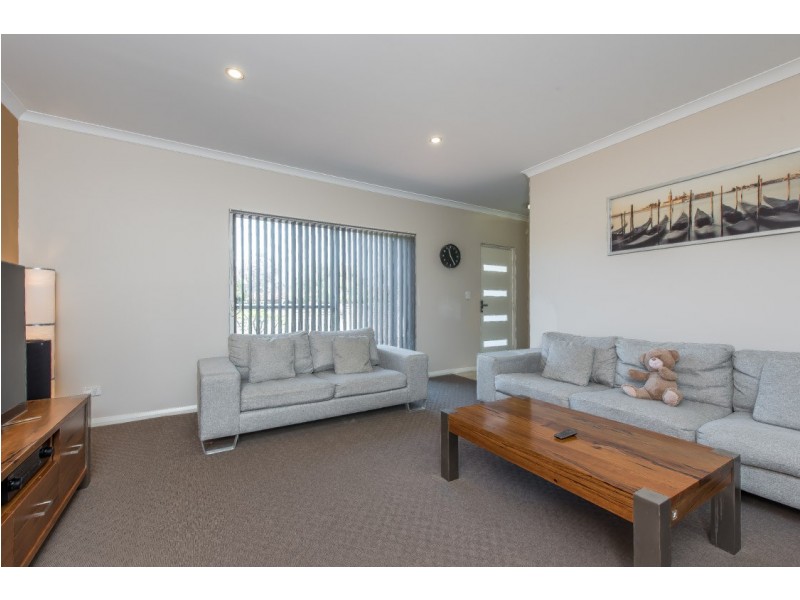 2/115 Vickers Street, Hamersley WA 6022