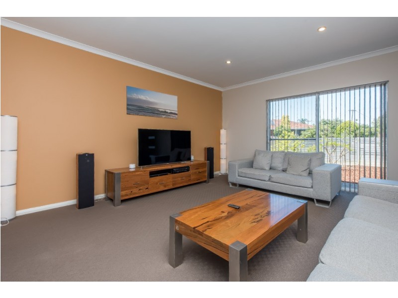 2/115 Vickers Street, Hamersley WA 6022