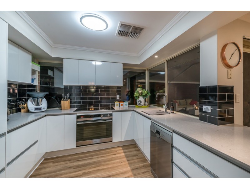 11 MANTA PASS, Mindarie WA 6030