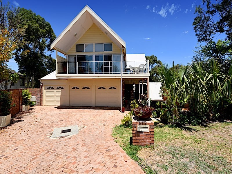 11 Takari Crescent, City Beach WA 6015