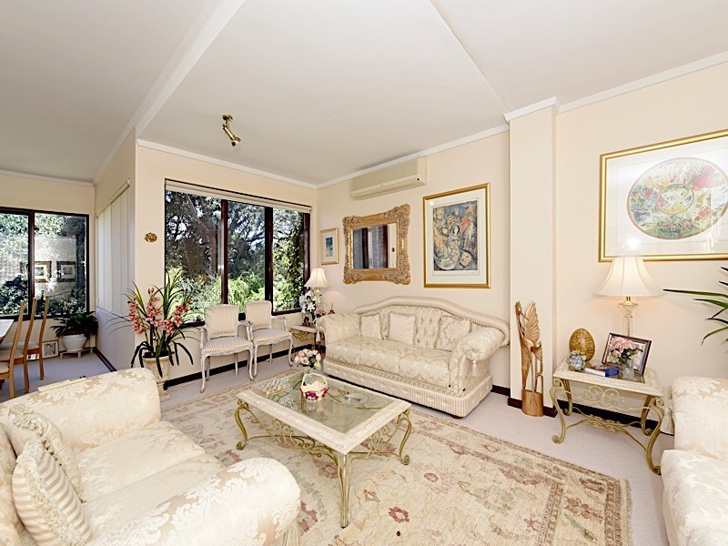 11 Takari Crescent, City Beach WA 6015