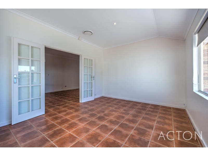 53 Kirkstall Drive, Hocking WA 6065