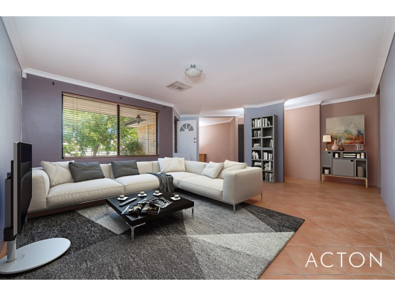 1 Clarafield Meander, Tapping WA 6065