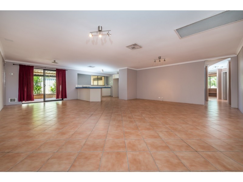 1 Clarafield Meander, Tapping WA 6065