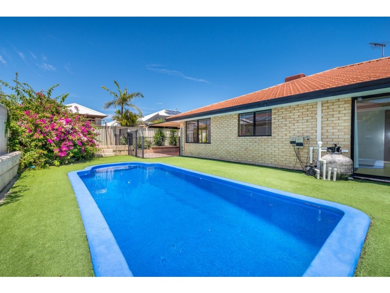 1 Clarafield Meander, Tapping WA 6065