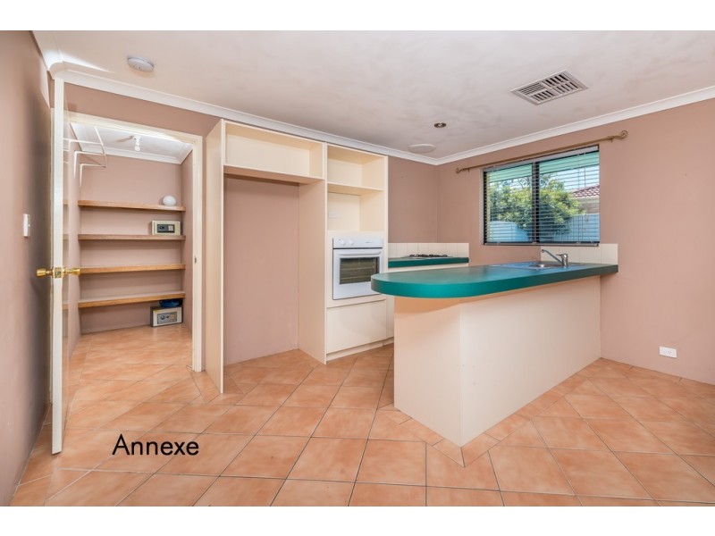 1 Clarafield Meander, Tapping WA 6065