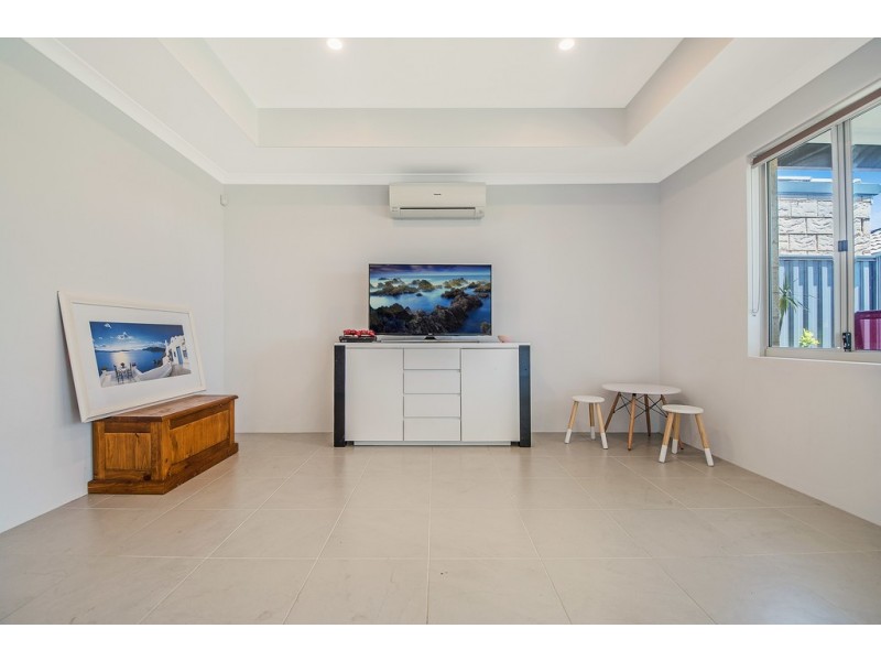 21 Saunton Way, Ridgewood WA 6030