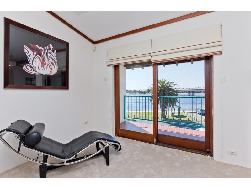 13 Riverside Road, East Fremantle WA 6158
