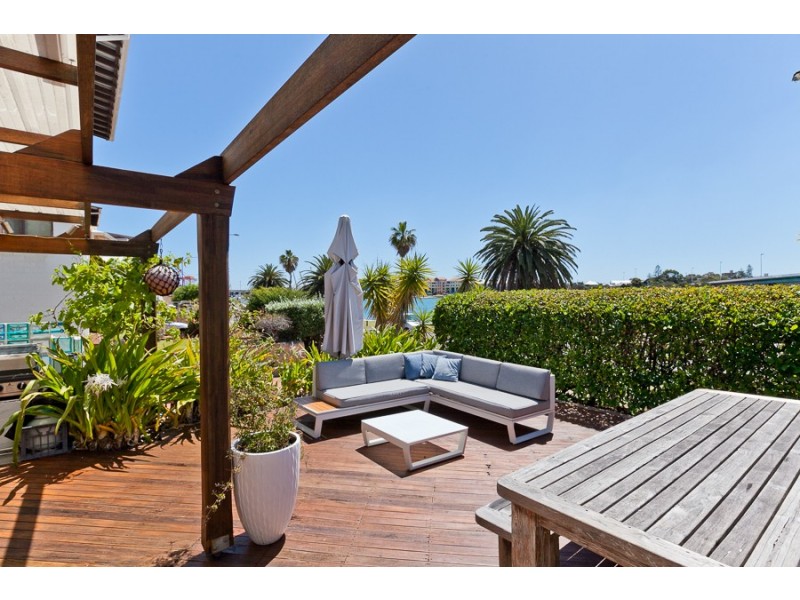 13 Riverside Road, East Fremantle WA 6158