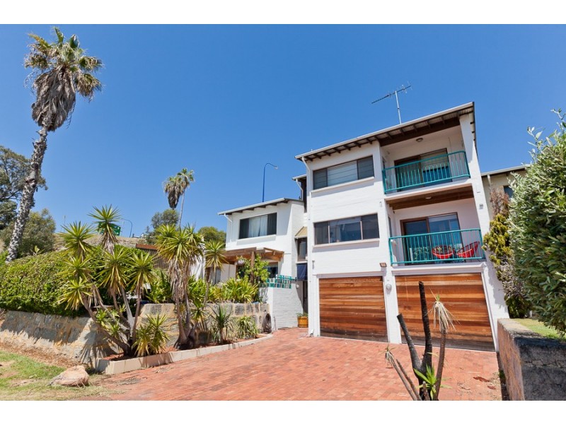 13 Riverside Road, East Fremantle WA 6158