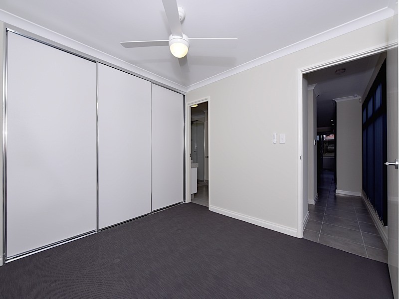 1/10 Pearl Road, Cloverdale WA 6105