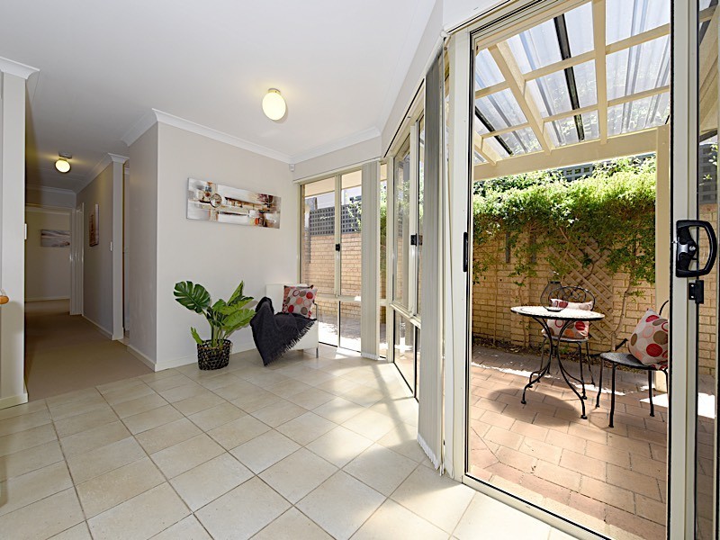 8/135 Alice Street, Doubleview WA 6018