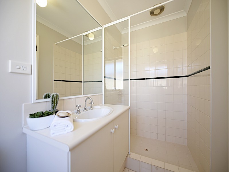 8/135 Alice Street, Doubleview WA 6018