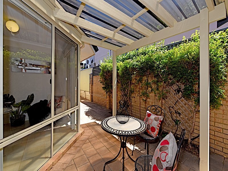 8/135 Alice Street, Doubleview WA 6018