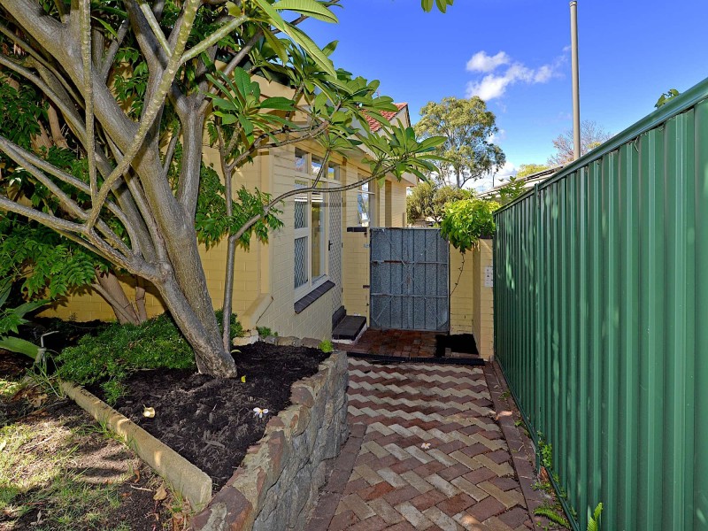 35 Woodlands Street, Woodlands WA 6018