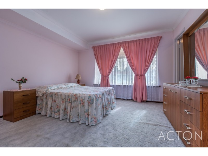 34 Wimbledon Drive, Kingsley WA 6026