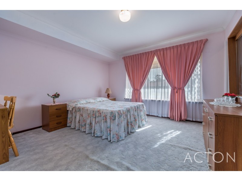 34 Wimbledon Drive, Kingsley WA 6026